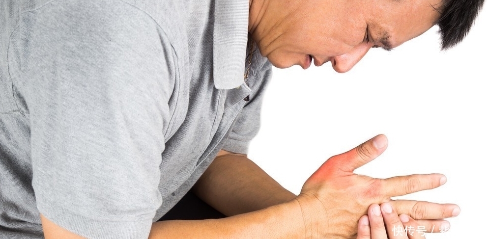 多喝水|尿酸高的人,多吃3类食物,排出多余尿酸,肾脏或许感谢你