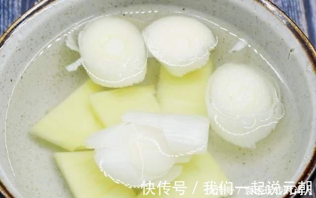 拌饺子馅时，放生油还是熟油很多人做错了，难怪饺子吃着不香