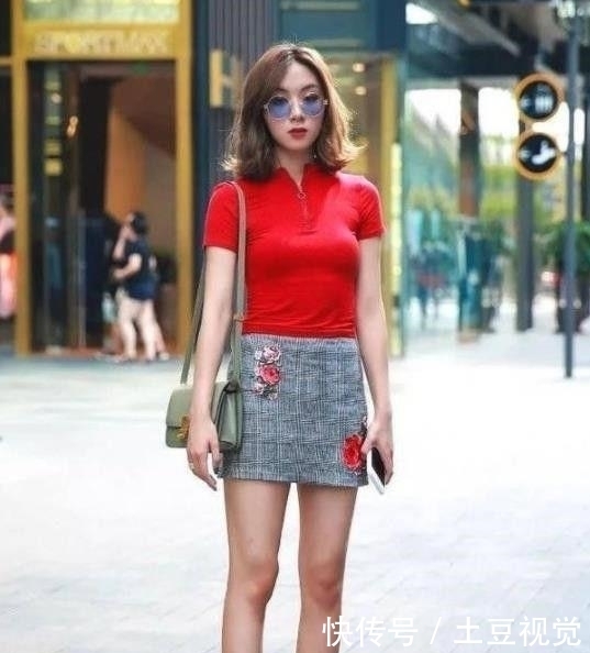 朝气蓬勃|柔哥的美女街拍朝气蓬勃的美女,街头回头率300