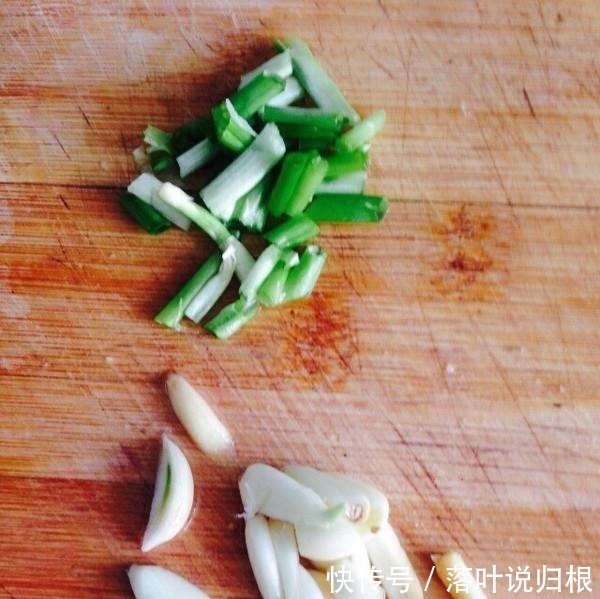 莴笋片|失眠多吃这个菜,健脑安神,一觉睡到天亮,黑眼圈也消失啦