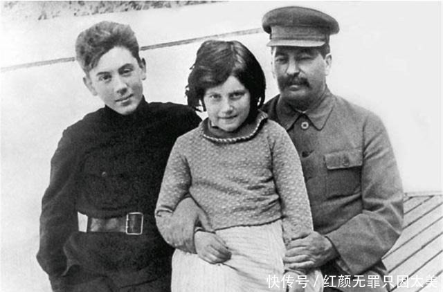 斯维特兰娜|斯大林死后,他的女儿为何选择加入美国女儿临死前道出实情