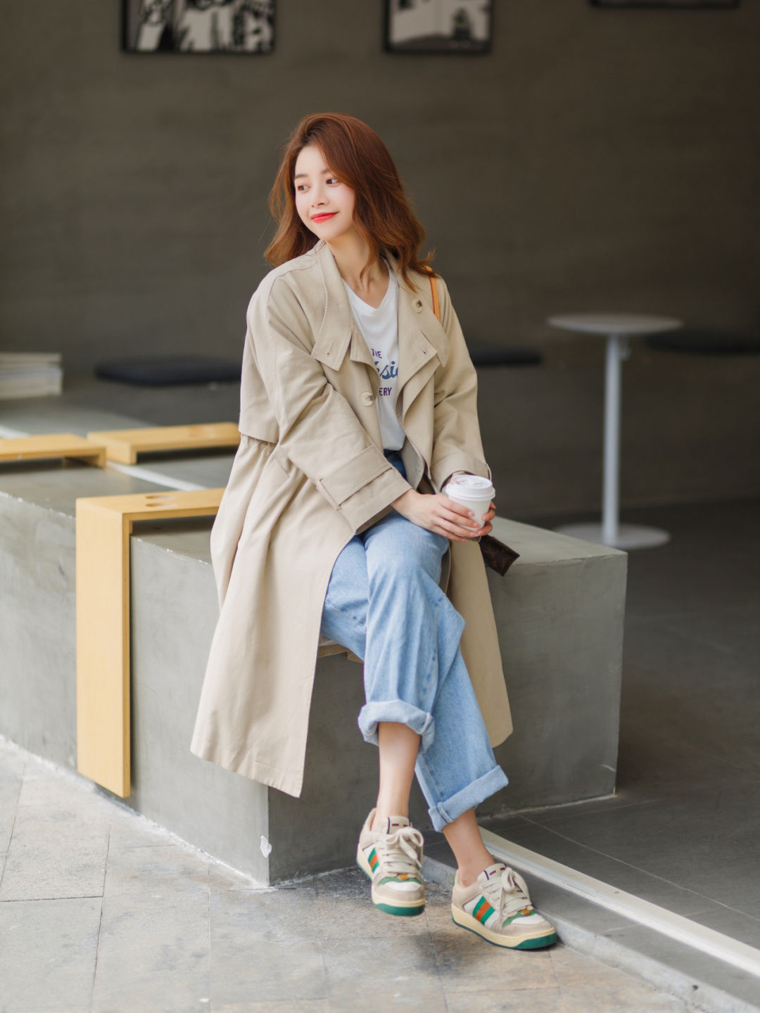 针织开衫|秋天，牛仔裤怎么穿才高级？和针织衫或背心搭配减龄洋气，超好看