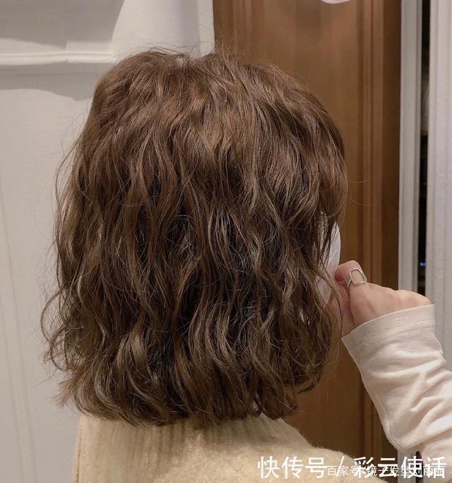瘦脸 越烫越时尚发型20款,蓬松瘦脸真洋气,有你同款吗