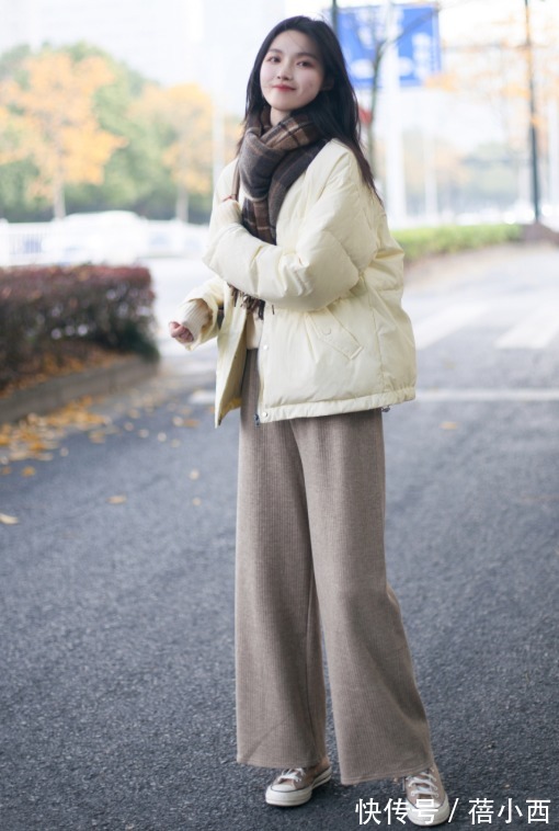 紫色 羽绒服流行“穿短不穿长”,搭配半身裙真优雅、搭配牛仔裤真时髦