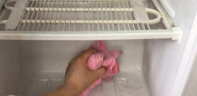 冰箱的霜太厚怎么办只需把它放进去,几分钟全都除干净