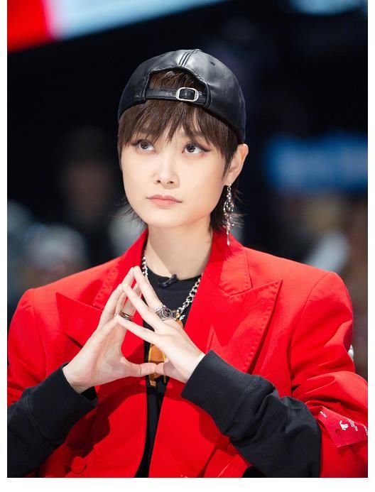 一个人|原来一个人可以优秀到这种地步，百度百科删减后都放不下她的成绩