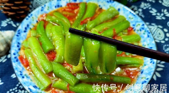 手软|初秋,遇到此菜别手软,比苦瓜营养,比黄瓜鲜,每天吃点对皮肤好