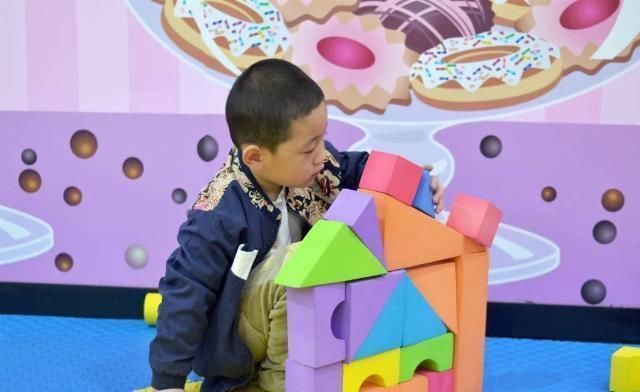 发育|孩子从小玩这3种玩具,智力发育快人一步,家长不要心疼钱