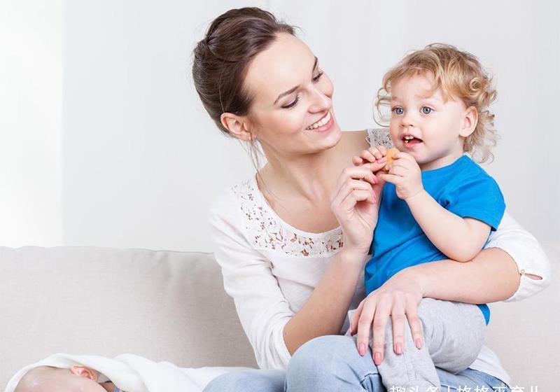 陪伴|上班朝9晚5,晚上要陪孩子,为什么有些人还选择当全职妈妈?