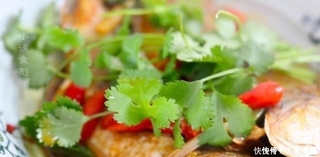 烧鱼时,用料酒还是啤酒大厨透露都不对,加它鱼肉不腥还鲜嫩