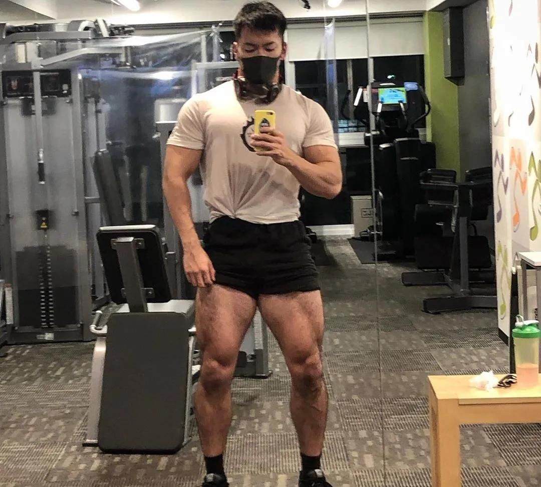 淡定|181cm日本肌肉壮男走红,每天深蹲练出大粗腿,网友不淡定了