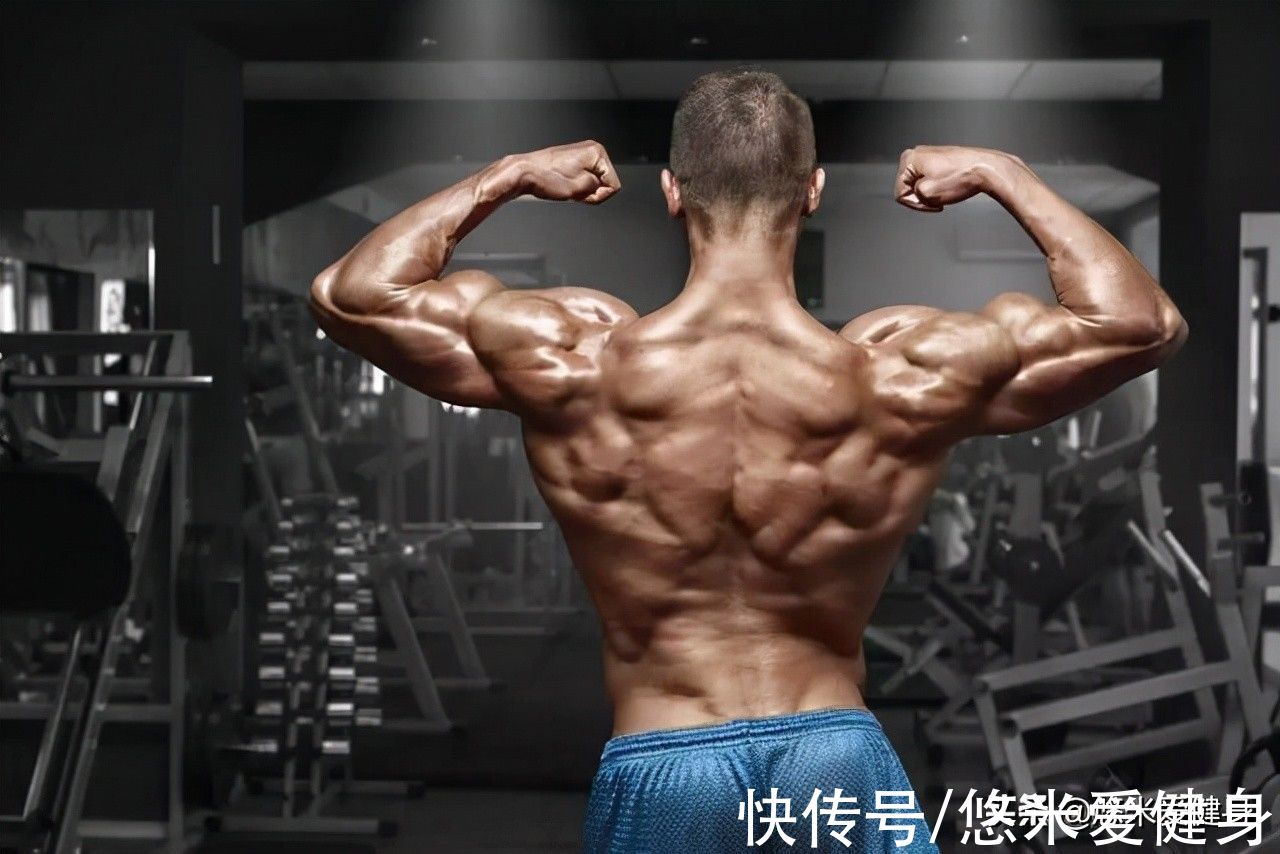 哑铃|想要增加背阔肌厚度，多做这3个动作，更有效提升练背效果