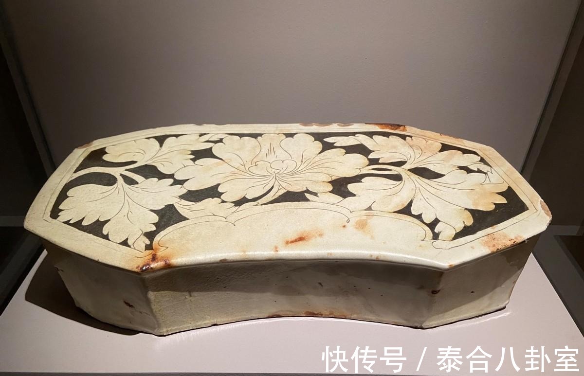 津窑|国博：类似的瓷枕做对比，外行也能分出河津窑和磁州窑