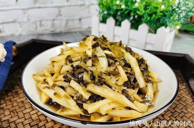 月份|8月份,这菜上市了,生长在水中,不是藕,味道鲜美,口感爽嫩