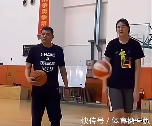 女篮|陶汉林陪练，哈德森艳羡，巩晓彬宫鲁鸣也参与，已成中国篮球希望