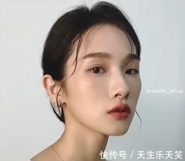 彩妆师 眉毛总是画不对称彩妆师秘籍五分钟拯救你的妆容!