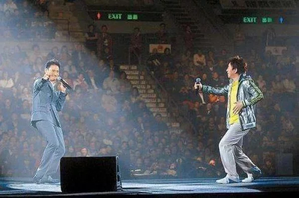 著名歌星吕方与富婆同居了16年被抛弃,现在55岁的他过得怎么样? 著名歌星吕方与富婆同居了16年被抛弃,现在55岁的他过得怎么样?