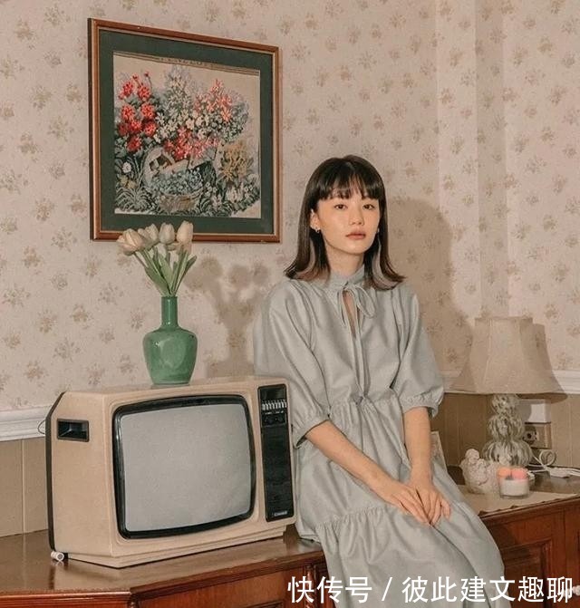 裙装|秋天如何穿好一条“连衣裙”？从款式到搭配，教你穿出优雅高级范