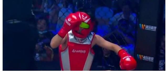 嘉年華|曹云金贏下拳賽，比賽途中竟然搞偷襲？網友：向佐不屑跟你打