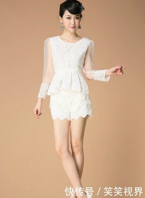 美女灰色的包臀裙搭配,气质高冷不失时尚