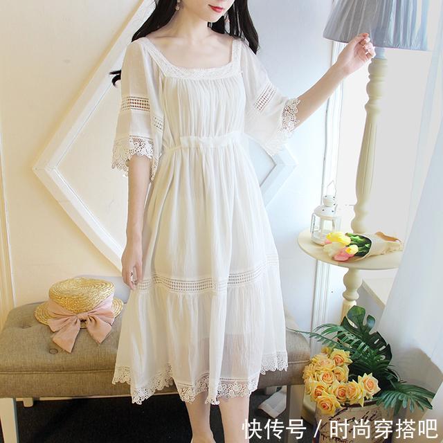 学院风 最新款的小白连衣裙,看上去特别清纯,再搭配一双小白鞋就完美了
