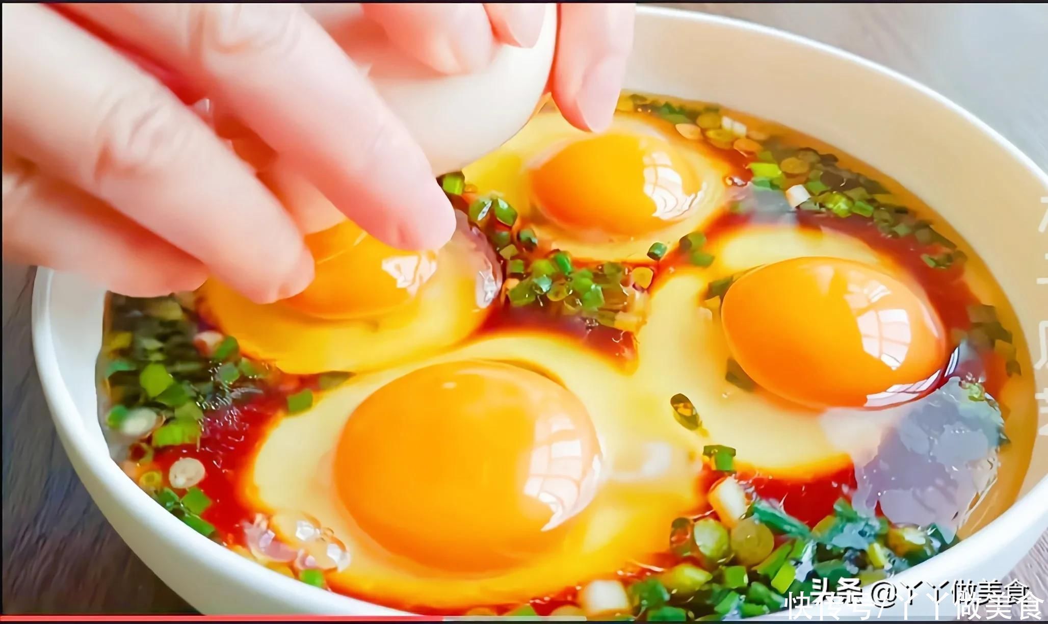 最近很火的鸡蛋做法，饭店卖45一盘，在家成本不到5元，真解馋