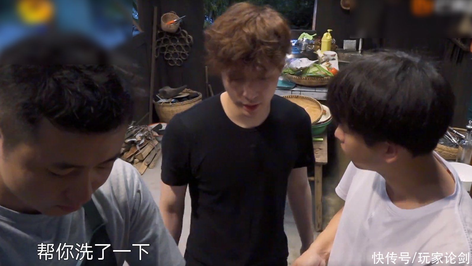 家人们|彭昱畅炒菜时肉掉在了地上，张艺兴举动成亮点，再也不说他奢侈了