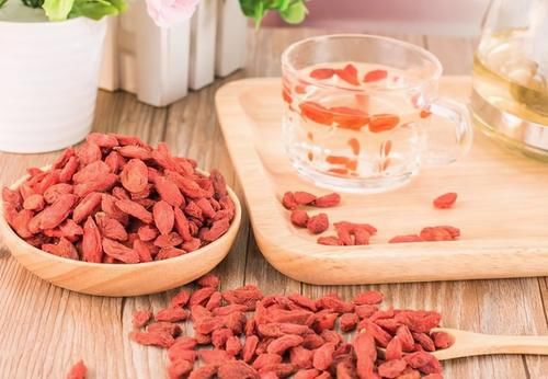 含有|女性想要身体好，要坚持吃三种食物，美容养生，滋补身体