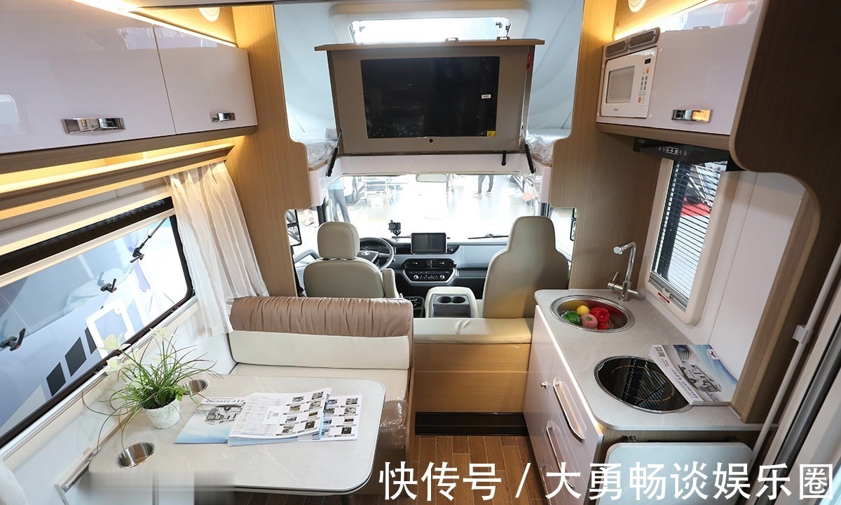 美景|美景美家卡居一号发布,平头大额头房车,通舱设计是亮点