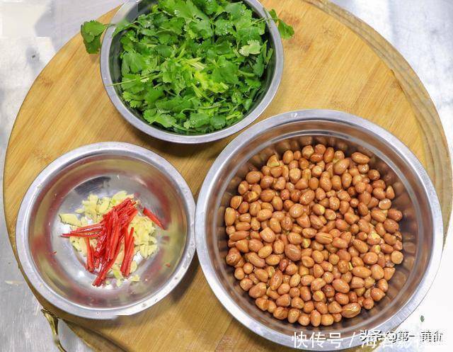 必备|下酒菜必备,这样做香菜花生,散发浓浓香味,好吃又入味