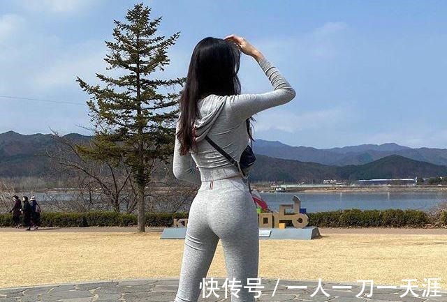 减脂塑形|美女爱穿无痕裤,颜值身材俱佳,一双“漫画腿”让人羡慕不已