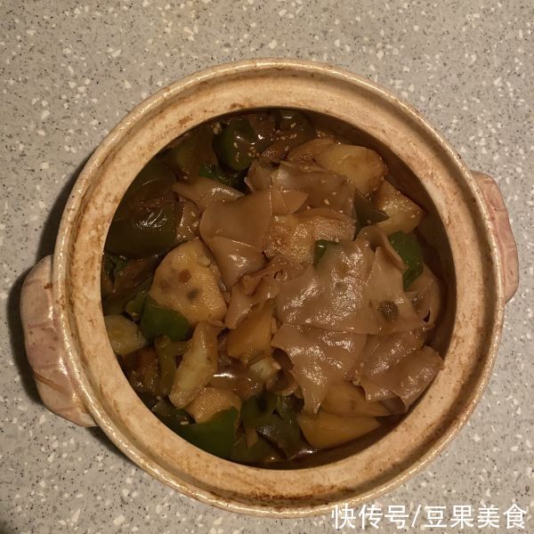 学会这道炖茄子烩面，吃饭时间不用愁