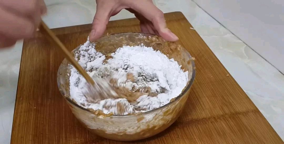  到吃萝卜的时候，我教你怎么做萝卜肉丸它们味道鲜美，但不油炸你吃得越多，它们就越香