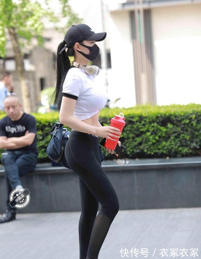 穿搭 打底裤的穿搭示范,简单个性又舒适,会怎样!