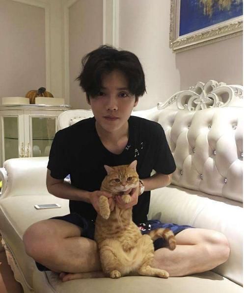 鹿晗|李晨住四合院，baby住别墅，邓超住小区，跑男只有他还在租房住