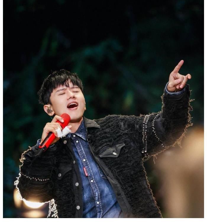 力压群雄，连《跑男》都只能给它做配，这档综艺到底有多厉害？