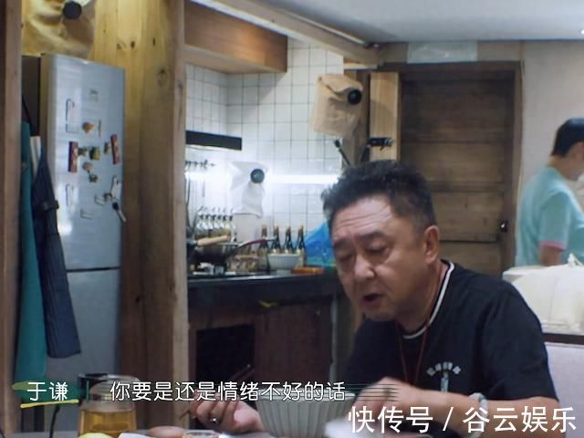 白慧明不满节目组广告植入,情绪不佳一度罢录,于谦为她两次喊导演中断录制