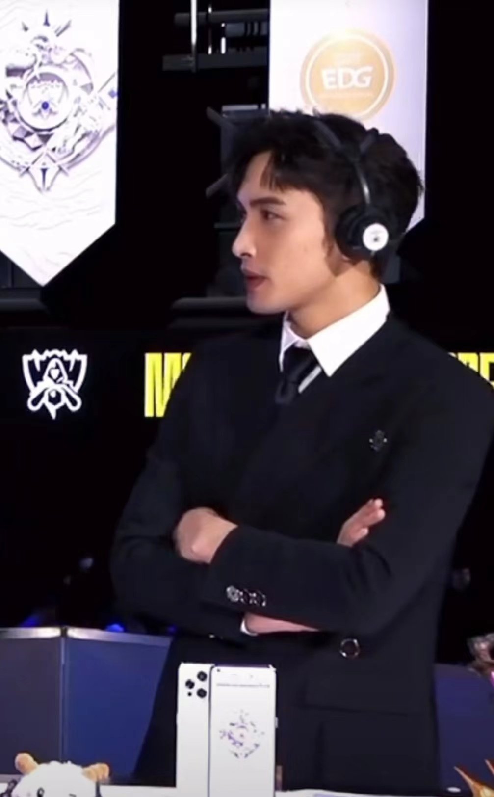 众星为EDG打call！王一博热舞，张彬彬现场解说，罗云熙大声怒吼