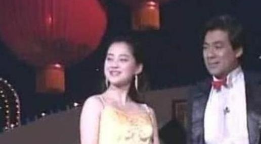 26年前朱時茂的春晚小品中，誰注意他旁邊的女孩，已火得一塌糊涂