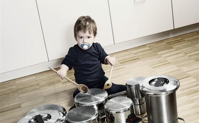 示爱|宝宝太烦人?其实可能是在向你示好,父母注意了