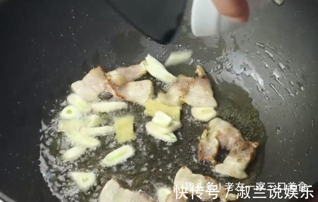 手撕包菜很多人做错了，厨师长教我的技巧，比吃肉还香，超下饭