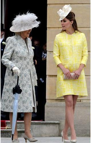 亮相|凯特王妃一袭黄裙亮相,皮肤白皙又减龄,撞色王室成员也不输