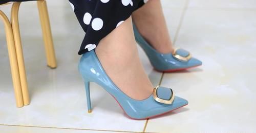 爱细跟高跟鞋，穿久会累，大家爱穿吗？男人喜欢细高吗来说说吧？