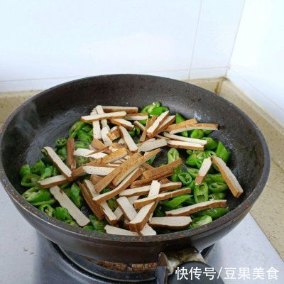 吃货|吃货福利~#不容错过的鲜美滋味#小炒香干的美味秘籍