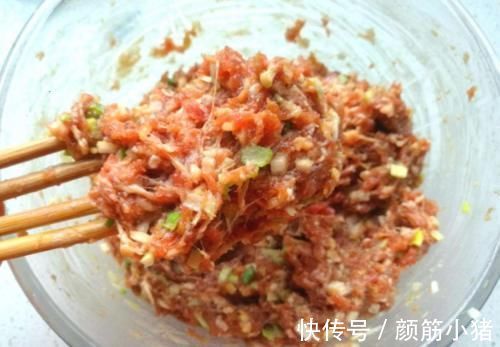 吃饺子|做肉馅饺子，调料别放错，懂得“2不放”，饺子鲜嫩好吃，香味浓