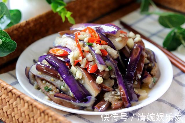 烧茄子|炒茄子时，下锅前多做这一步，茄子不吸油还特别下饭，拿肉都不换