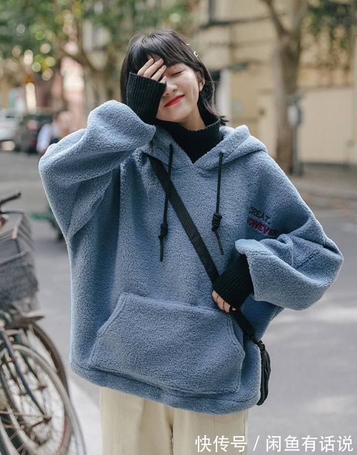 披肩|微胖身材穿卫衣像大妈?那是你没选对款,这4个穿搭思路很值得学