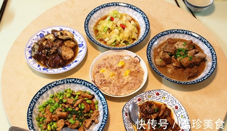 爸爸下厨做的晚餐,普通食材美味下饭,比在饭店吃还解馋