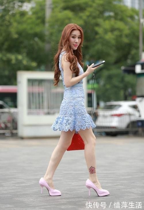 蕾丝|时尚舒适的美裙搭配简约大方,可以轻松打造出靓丽的造型