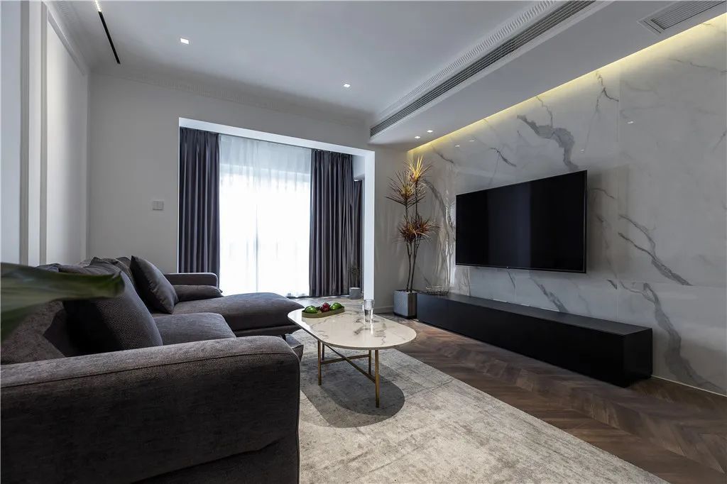 空间|130㎡现代简雅,极简无主灯的空间,简欧线条装饰,独特高级